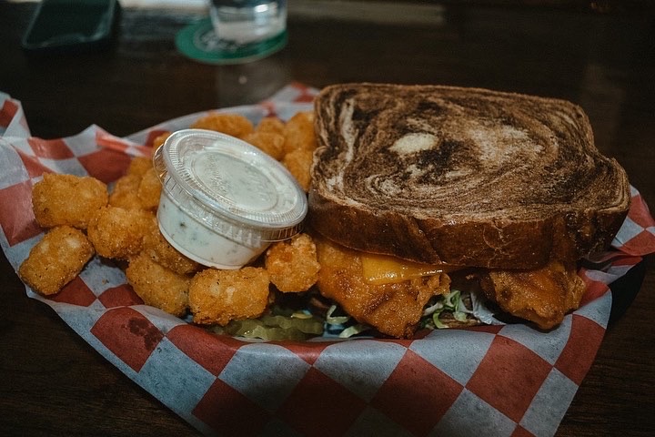 Longshots Sports Bar & Grill | restaurant | 1278 Ebenezer Rd, Cincinnati, OH 45233, USA | 5135104123 OR +1 513-510-4123