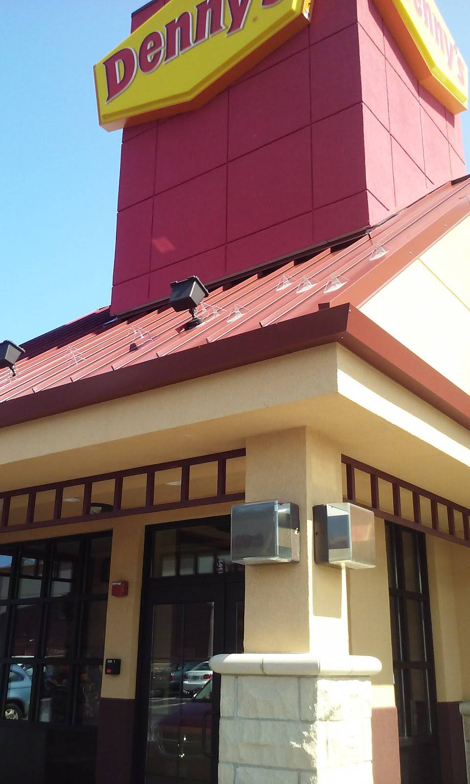 Dennys | restaurant | 44 Dowling Village Boulevard, North Smithfield, RI 02896, USA | 4013561109 OR +1 401-356-1109