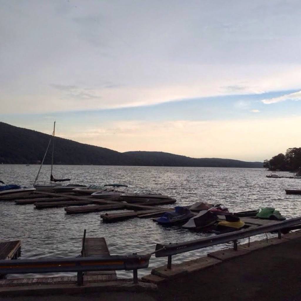 Breezy point inn | restaurant | 620 Jersey Ave, Greenwood Lake, NY 10925, USA | 8454778100 OR +1 845-477-8100