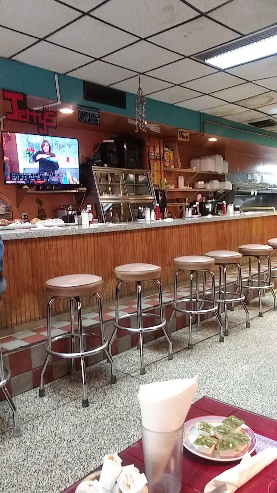 Jerrys 637 | restaurant | 637 Bay St, Staten Island, NY 10304, USA | 7188767685 OR +1 718-876-7685