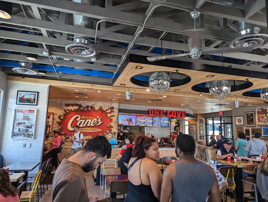 Raising Canes Chicken Fingers | restaurant | 127 Grove Ln, Newark, DE 19711, USA | 3026604399 OR +1 302-660-4399