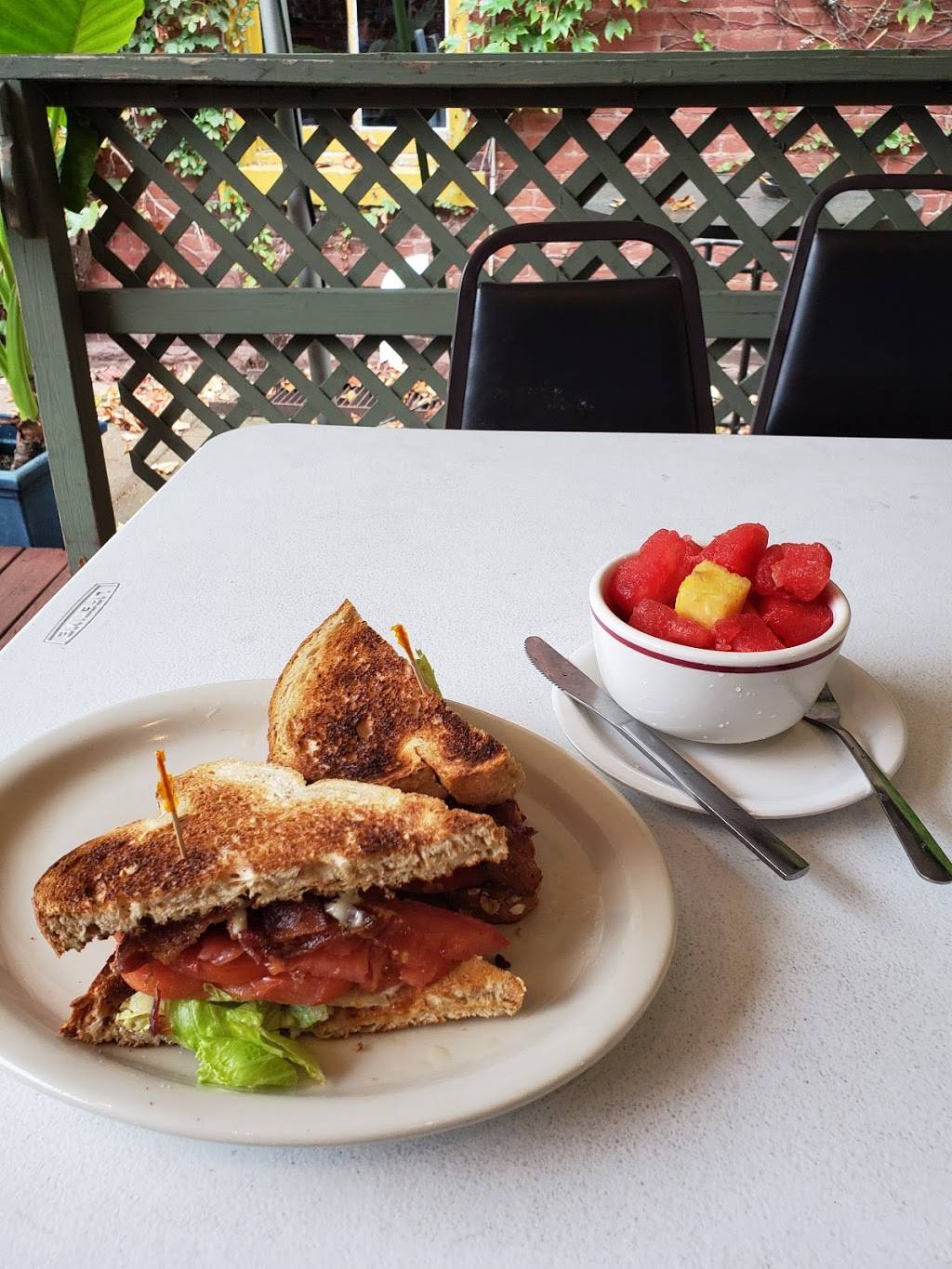 Nadines | restaurant | 1931 S 12th St, St. Louis, MO 63104, USA | 3144363045 OR +1 314-436-3045