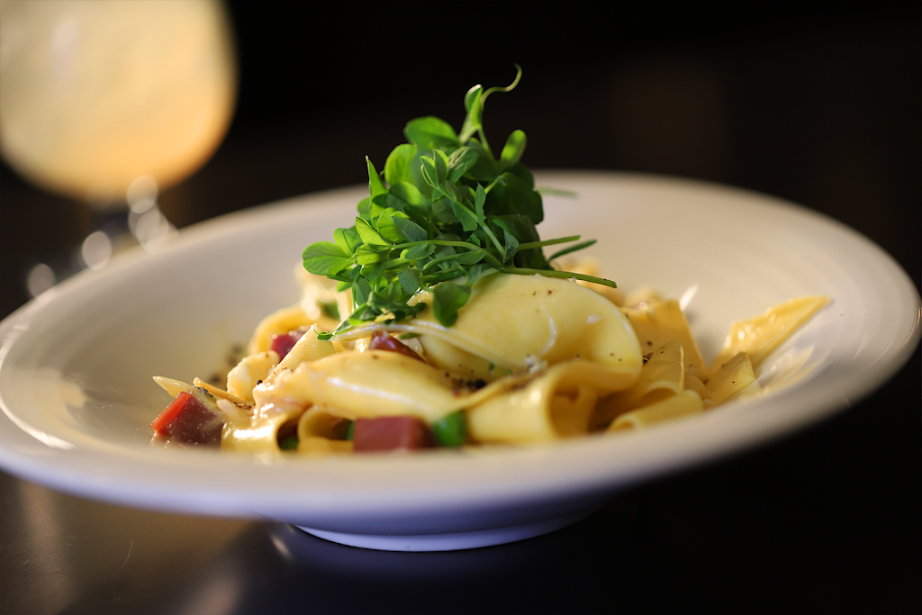 West Row Cafe & Bar | restaurant | 2567, 35 Market Square, Newburyport, MA 01950, USA | 9785721471 OR +1 978-572-1471