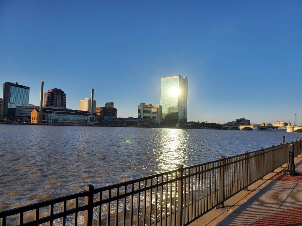 Hamburger Mary’s | restaurant | 26 Main St, Toledo, OH 43605, USA | 4192059393 OR +1 419-205-9393