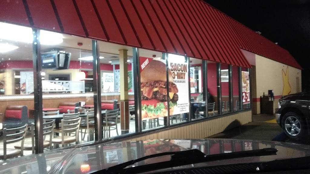 Hardees | restaurant | 1819 S Main St, Rice Lake, WI 54868, USA | 7152348001 OR +1 715-234-8001