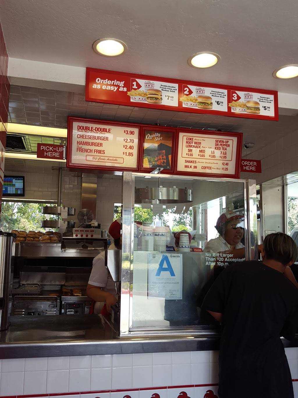 In-N-Out Burger | restaurant | 2098 Foothill Blvd, La Verne, CA 91750, USA | 8007861000 OR +1 800-786-1000
