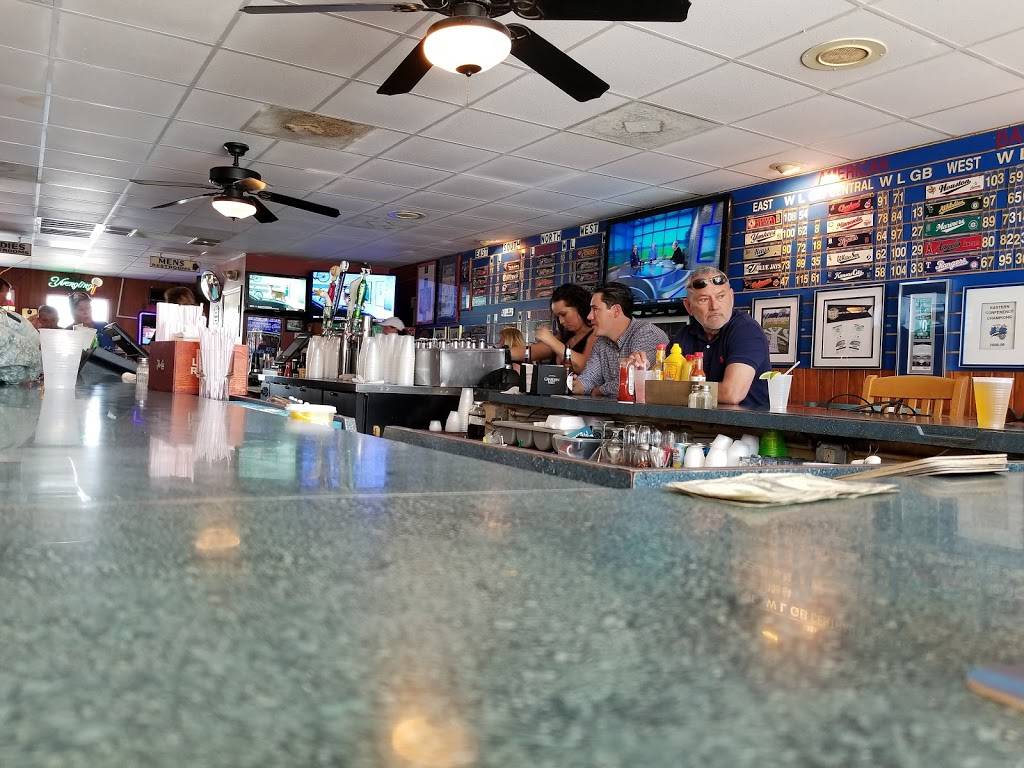 What A Tavern | restaurant | 58 Royal Palm Pointe, Vero Beach, FL 32960, USA | 7725671599 OR +1 772-567-1599