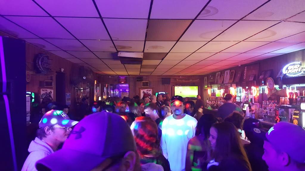 J Ds | restaurant | 817 E Main St, Streator, IL 61364, USA | 8156731900 OR +1 815-673-1900