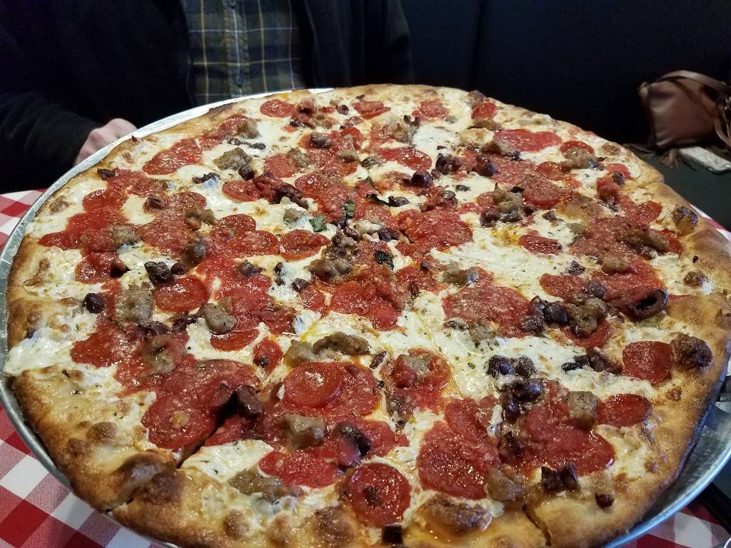 Grimaldis Pizzeria | restaurant | 20119 N Lord St J-101, Brookfield, WI 53045, USA | 2627851115 OR +1 262-785-1115