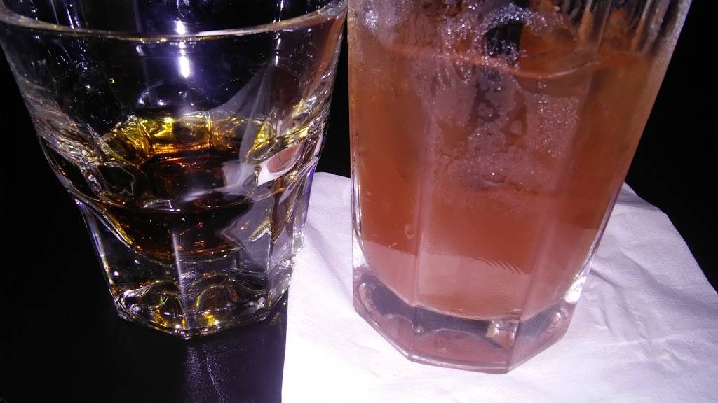 Club Sugarhill | restaurant | 710 S Reynolds Rd, Toledo, OH 43615, USA | 4197203328 OR +1 419-720-3328