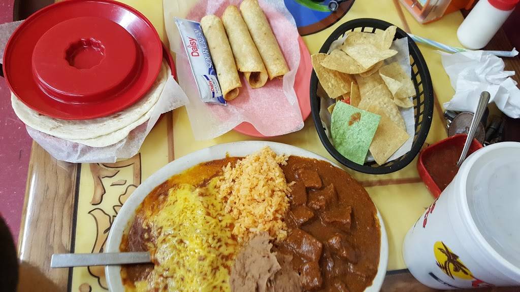 Taqueria Vallarta | restaurant | 215 S Sunset Strip St, Kenedy, TX 78119, USA | 8305832600 OR +1 830-583-2600