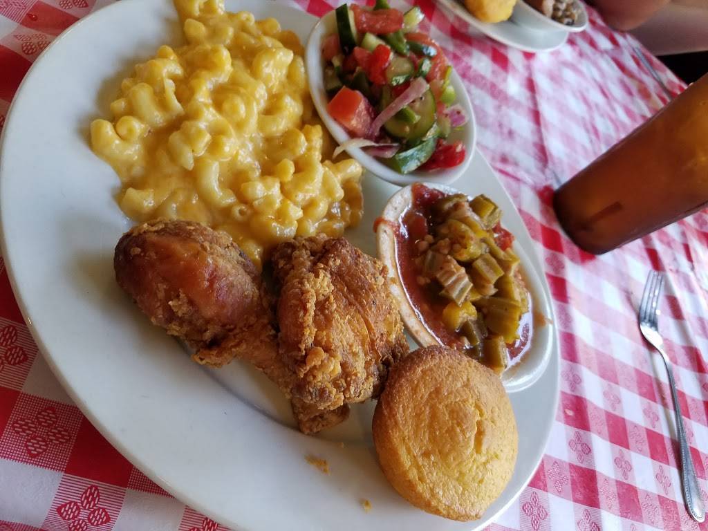 Cahills Market & Chicken Kitchen | restaurant | 1055 May River Rd, Bluffton, SC 29910, USA | 8437572921 OR +1 843-757-2921