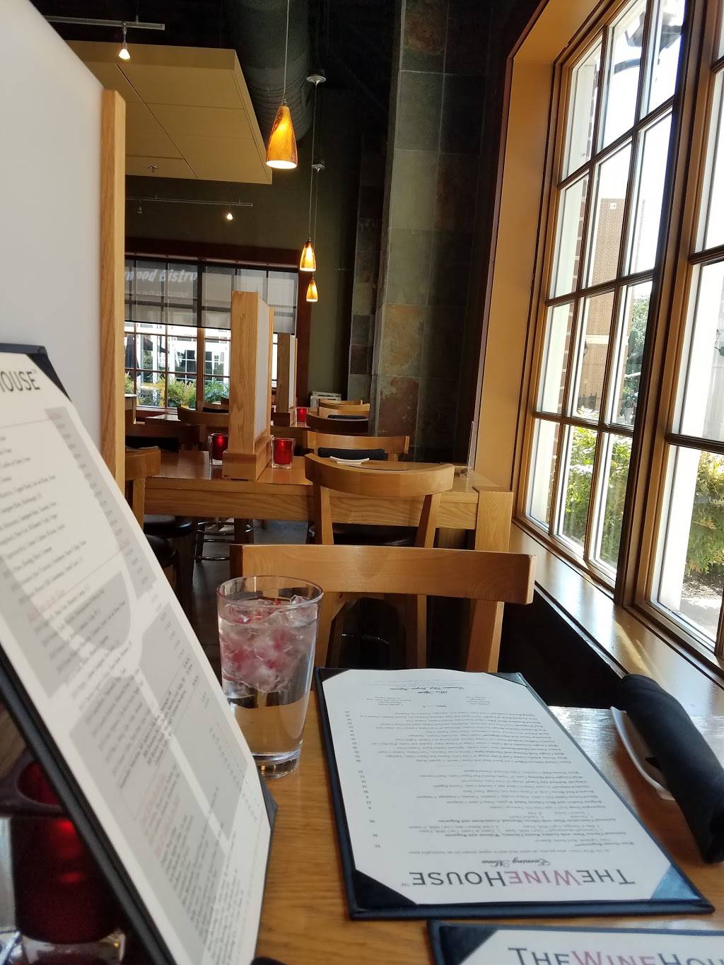 The Wine House | restaurant | 3950 University Dr Suite 212, Fairfax, VA 22030, USA | 7033522211 OR +1 703-352-2211