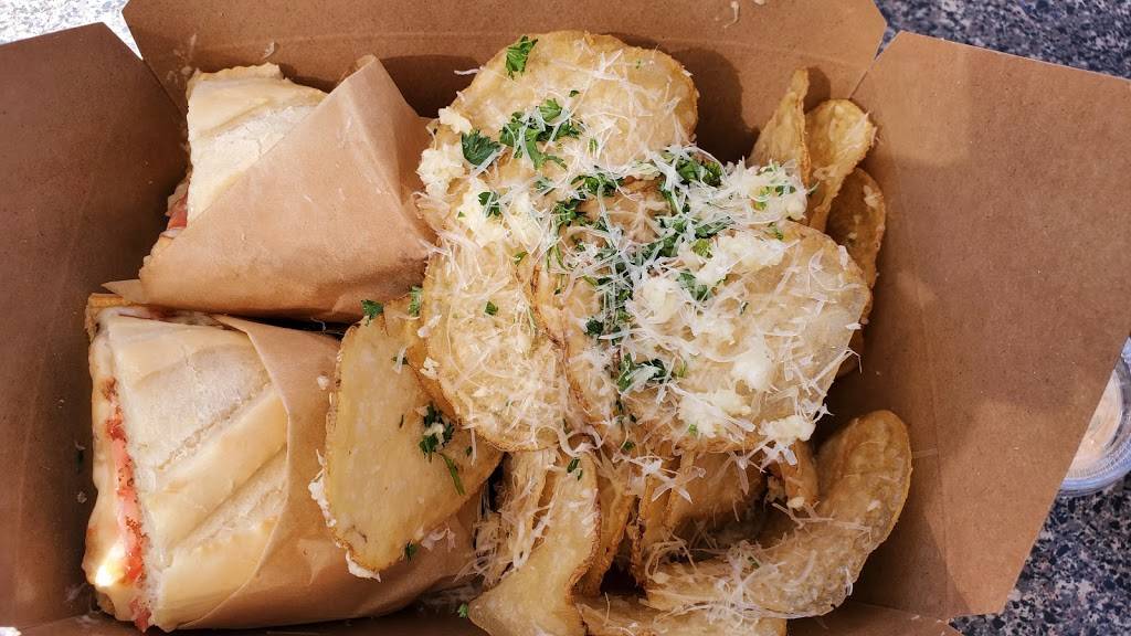 Chipwrecked | restaurant | 246 Pomeroy Ave, Pismo Beach, CA 93449, USA | 8055565272 OR +1 805-556-5272