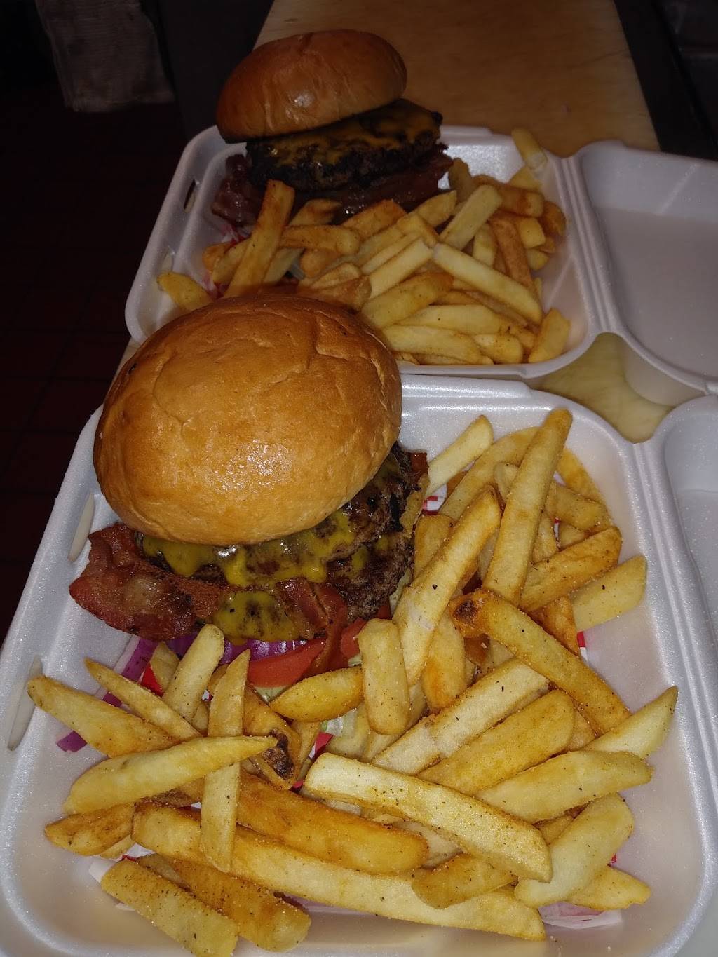 Misfits Sports Bar And Grill | restaurant | 11475 W Colfax Ave, Lakewood, CO 80215, USA | 3032333000 OR +1 303-233-3000