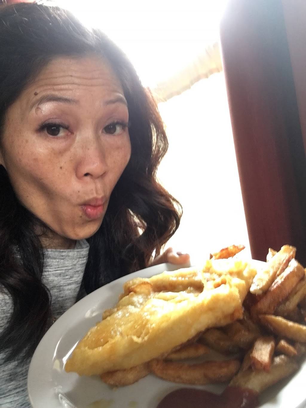 Town & Country Fish & Chips Restaurant | restaurant | 33 Elm St, Grimsby, ON L3M 3G5, Canada | 9059459797 OR +1 905-945-9797