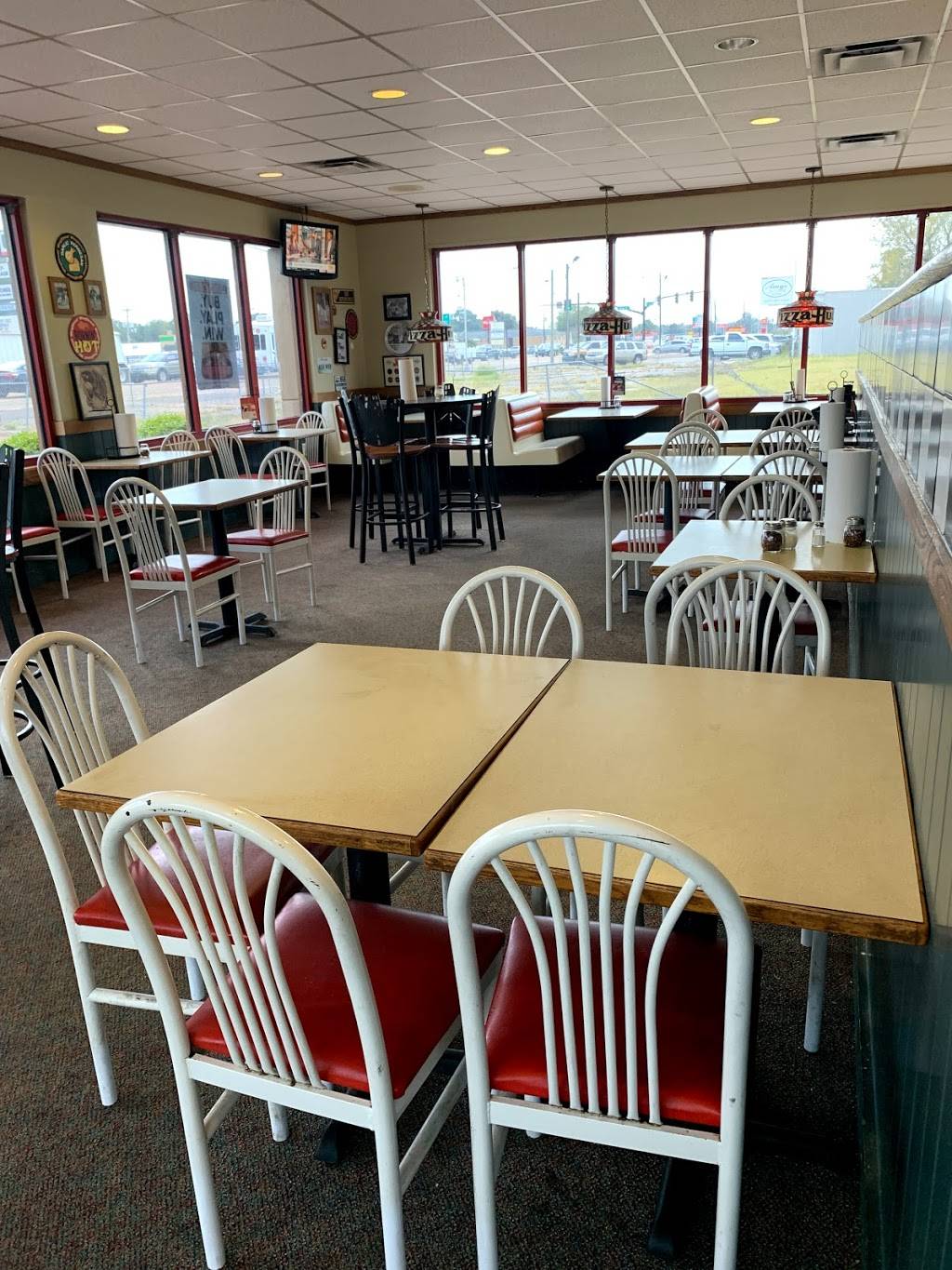 Pizza Hut | meal takeaway | 7911 TN-3 N, Millington, TN 38053, USA | 9018728945 OR +1 901-872-8945