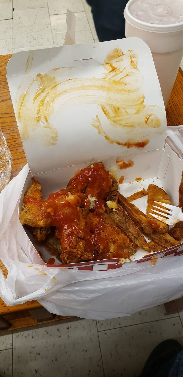 Erdman Seafood & Chicken | restaurant | 3913 Erdman Ave, Baltimore, MD 21213, USA | 4106751906 OR +1 410-675-1906