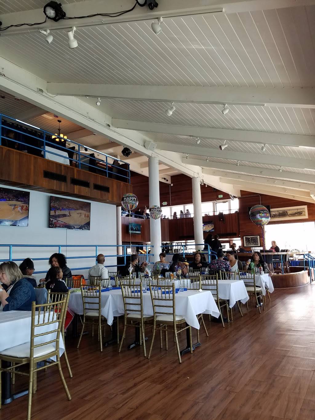 Eves Waterfront | restaurant | 15 Embarcadero West, Oakland, CA 94607, USA | 5108174477 OR +1 510-817-4477