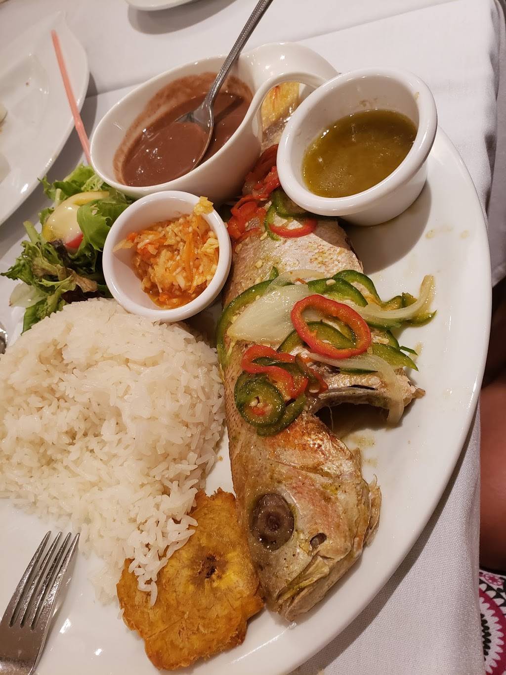 Bistro La Coquille | restaurant | 209 Boulevard des Laurentides, Laval, QC H7G 2T7, Canada | 4509335009 OR +1 450-933-5009