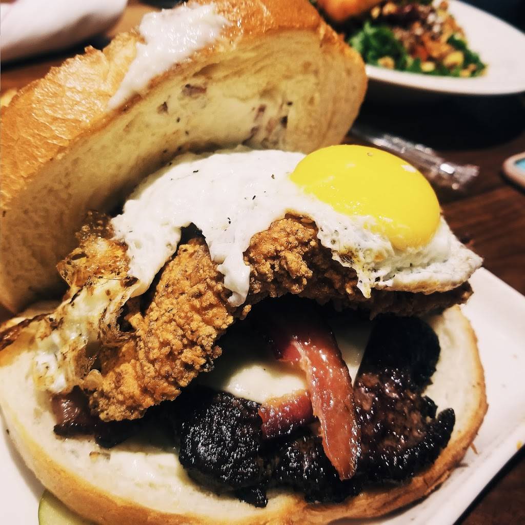 Red Heat Tavern | restaurant | 152 Great Rd, Bedford, MA 01730, USA | 7815384330 OR +1 781-538-4330