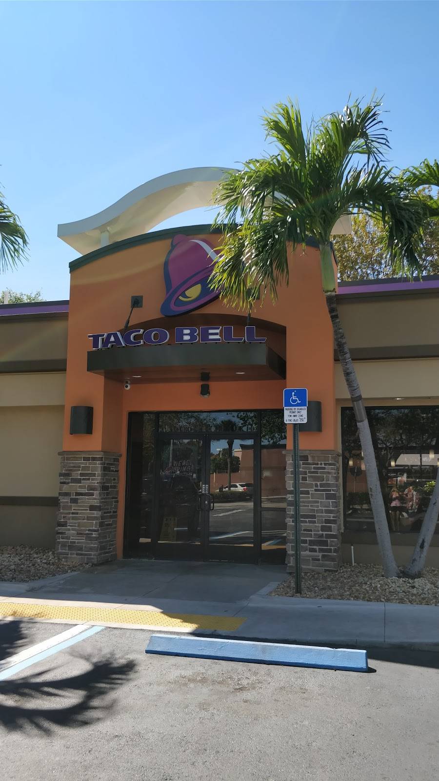 Taco Bell | meal takeaway | 13550 SW 152nd St, Miami, FL 33177, USA | 3052546141 OR +1 305-254-6141