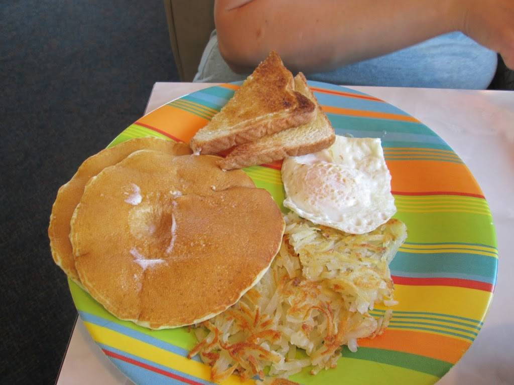 Howies Restaurant | restaurant | 230 W Munroe Ave, Wisconsin Dells, WI 53965, USA | 6082542076 OR +1 608-254-2076