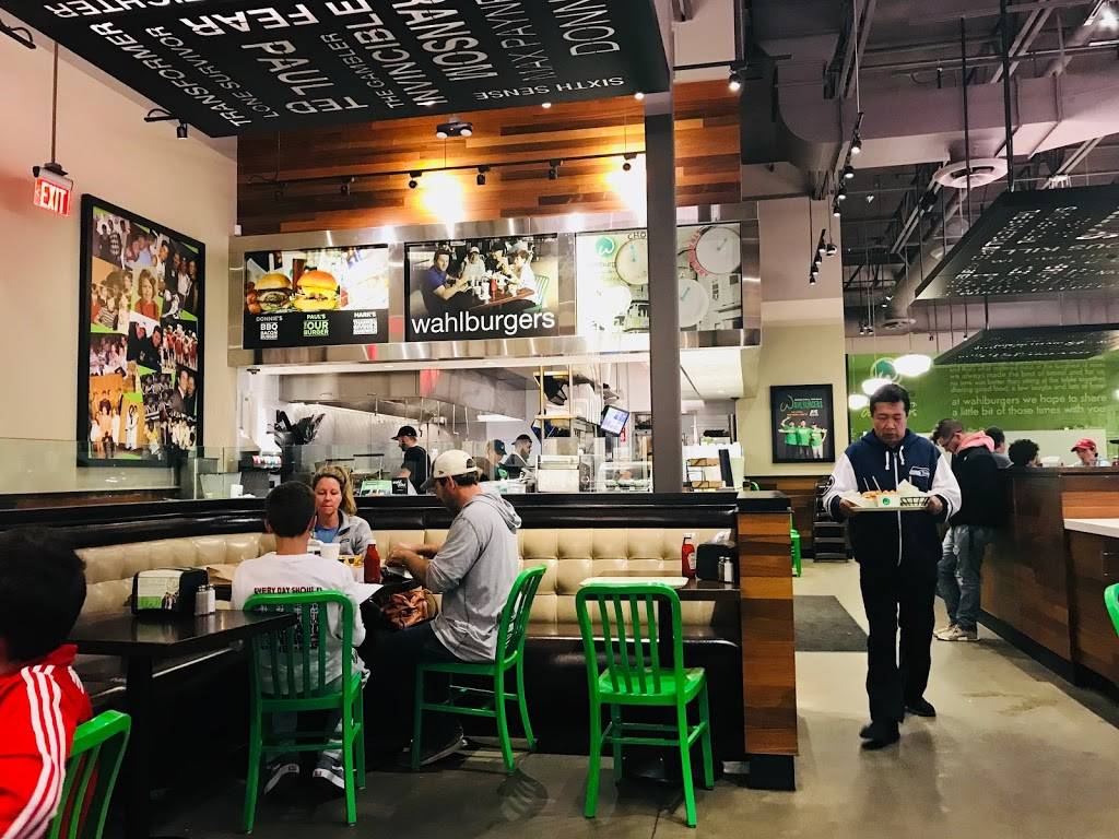 Wahlburgers | restaurant | 930 Market St, Lynnfield, MA 01940, USA | 7813342560 OR +1 781-334-2560