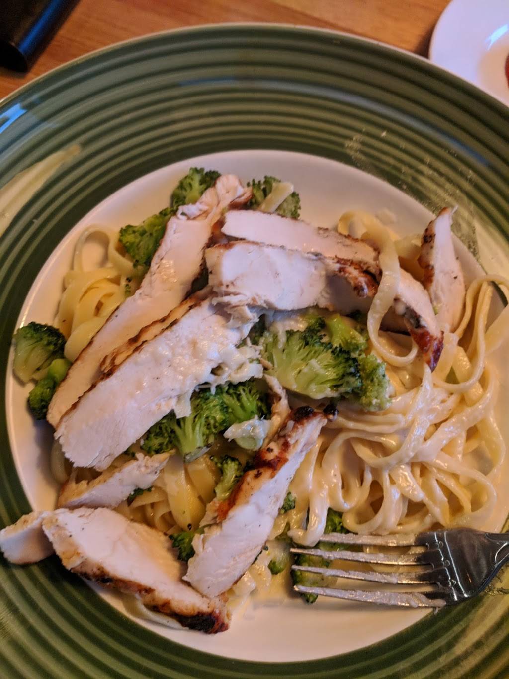 Applebees Grill + Bar | restaurant | 213-29 26th Ave, Bayside, NY 11360, USA | 7184234328 OR +1 718-423-4328