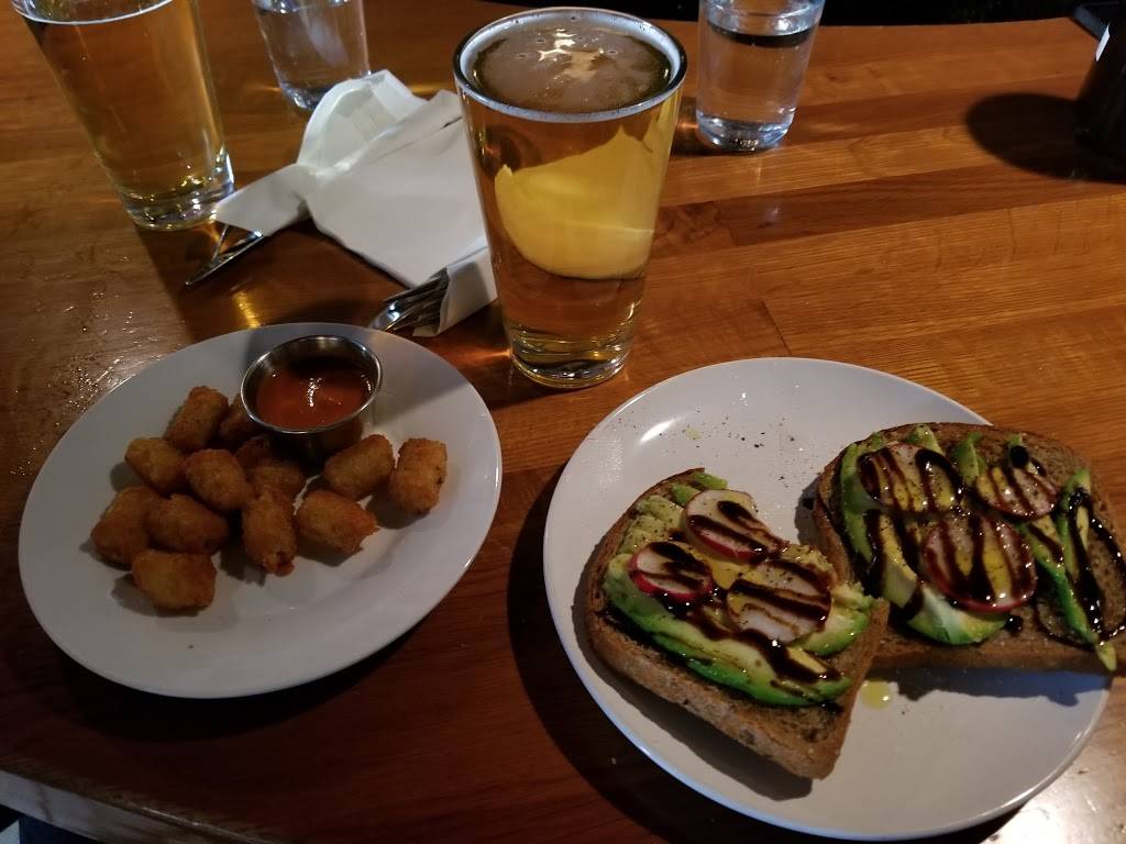 Tradesman | restaurant | 222 Bushwick Ave, Brooklyn, NY 11206, USA | 7183865300 OR +1 718-386-5300