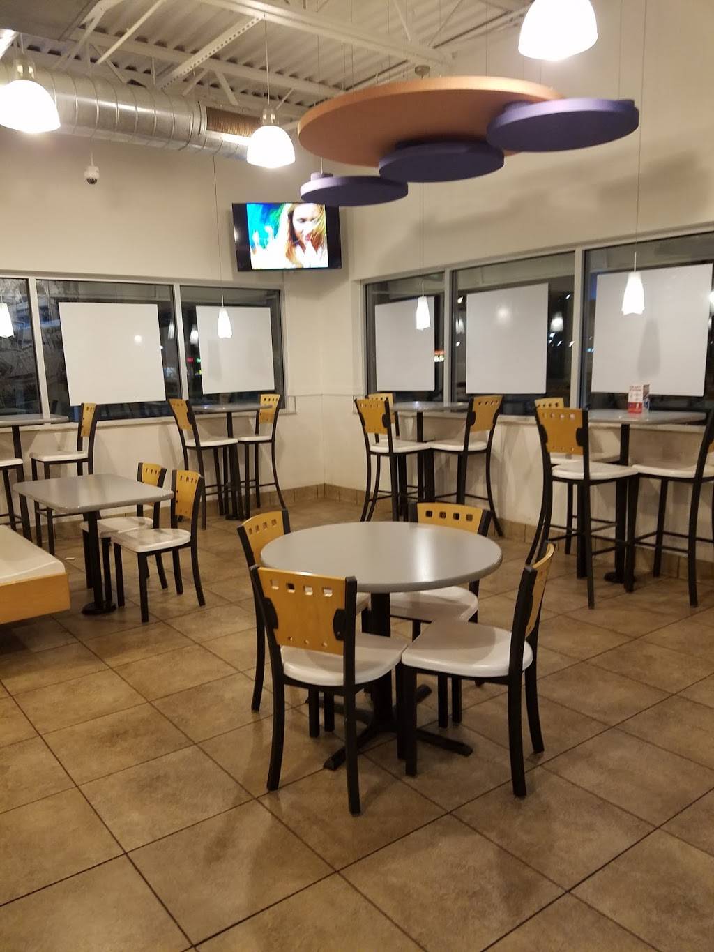 White Castle | restaurant | 1983 Wentzville Pkwy, Wentzville, MO 63385, USA | 6363325631 OR +1 636-332-5631