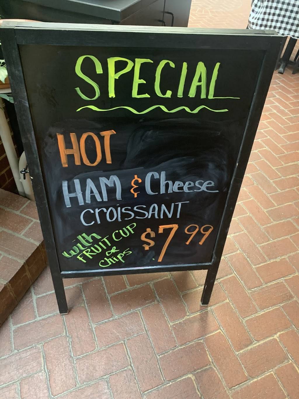 Georgias Subs Salads More | restaurant | 915 Main St, Lynchburg, VA 24504, USA | 4348463227 OR +1 434-846-3227