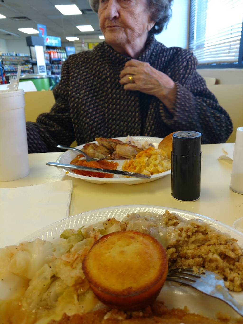 Bevelle Family Cafe | restaurant | 3548 Pelham Pkwy, Pelham, AL 35124, USA | 2056850995 OR +1 205-685-0995
