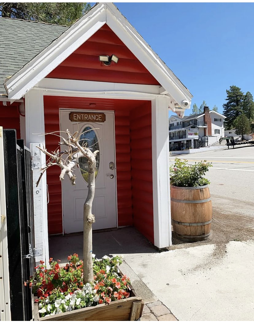 Tapias Red Cabin | restaurant | 31956 Hilltop Blvd, Running Springs, CA 92382, USA | 9099390959 OR +1 909-939-0959