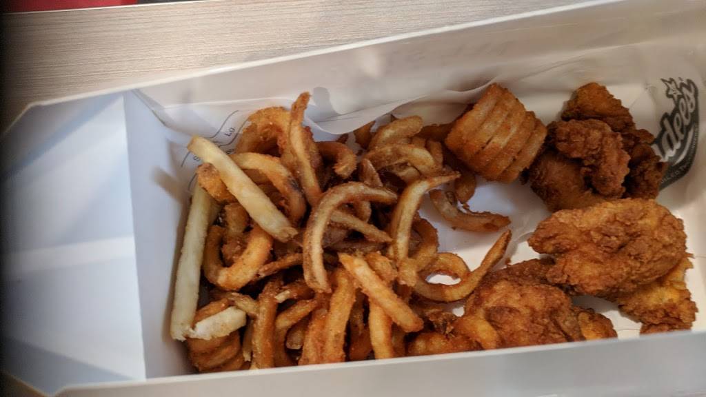 Hardees | restaurant | 2952 Gary Dr Suite 101, Plymouth, IN 46563, USA | 5749353413 OR +1 574-935-3413