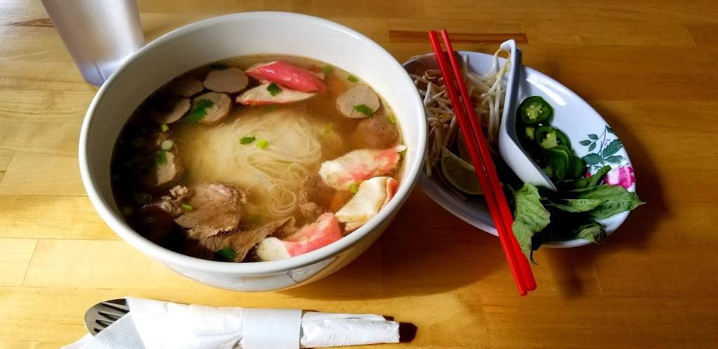 Thai Cuisine & Tavern | restaurant | 50 Maritime Dr, Manitowoc, WI 54220, USA | 9207695037 OR +1 920-769-5037