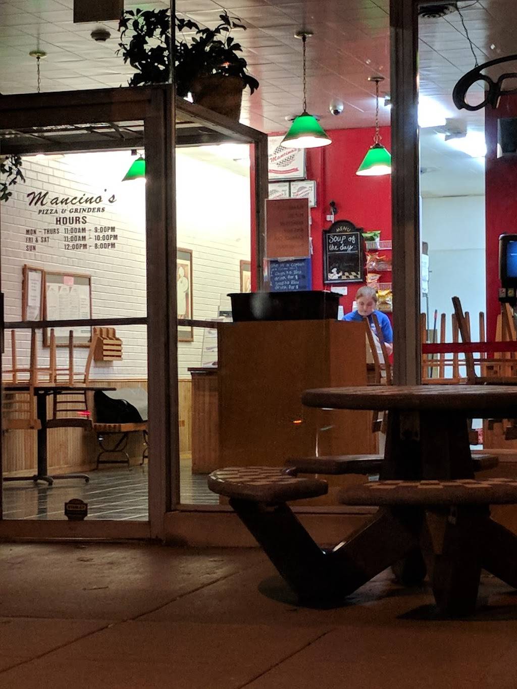 Mancinos Pizza & Grinders | restaurant | 3300 Ridge Rd, Lansing, IL 60438, USA | 7084746337 OR +1 708-474-6337