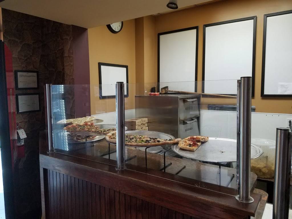 Lorenzos Pizzeria | restaurant | 16721 Orchard Stone Run, Charlotte, NC 28277, USA | 7045441414 OR +1 704-544-1414