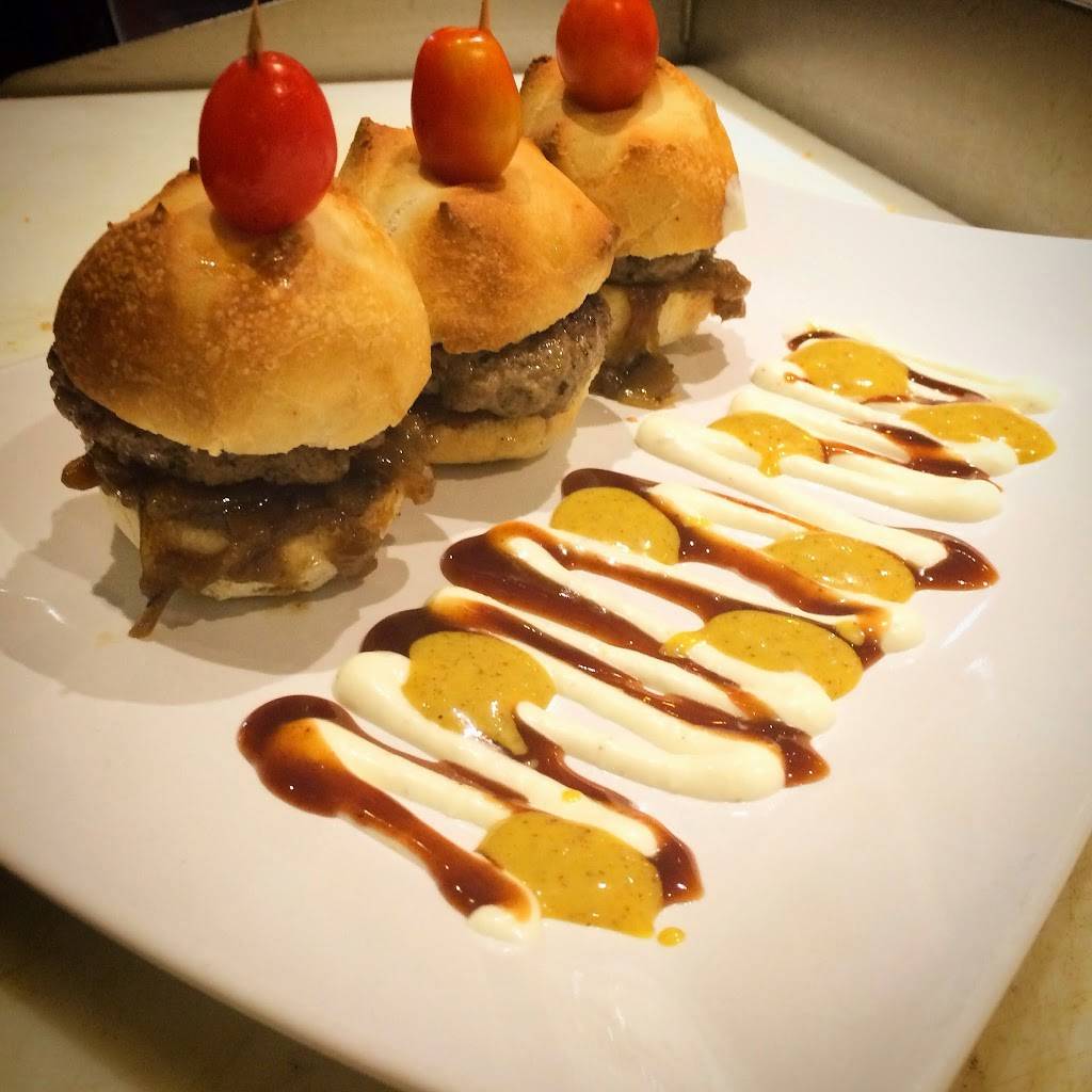 Mikes Burgers | restaurant | 600 Central Ave, Cedarhurst, NY 11516, USA | 5163417150 OR +1 516-341-7150