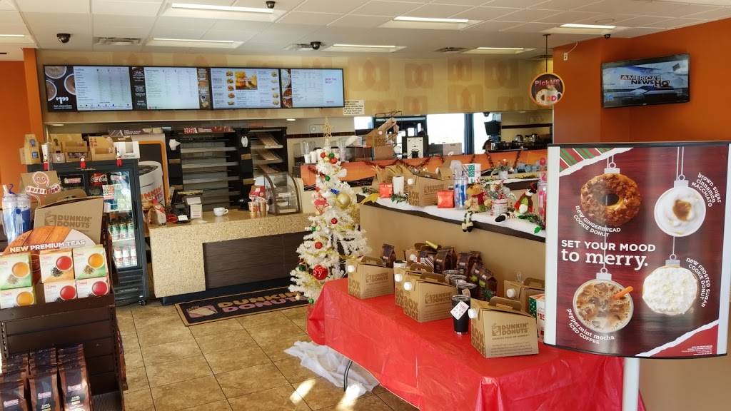 Dunkin | bakery | 915 N US-27, Minneola, FL 34715, USA | 3522431227 OR +1 352-243-1227