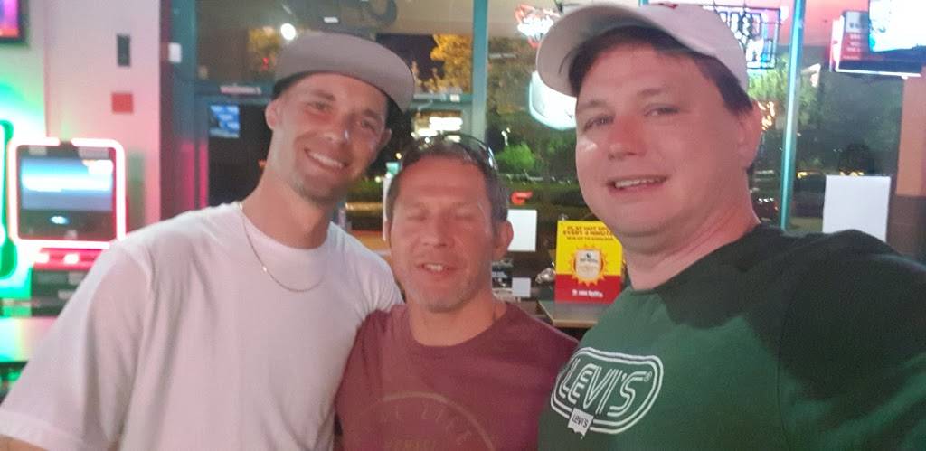 Harrys sports bar & grill | restaurant | 303 Iron Point Rd, Folsom, CA 95630, USA | 9163575567 OR +1 916-357-5567