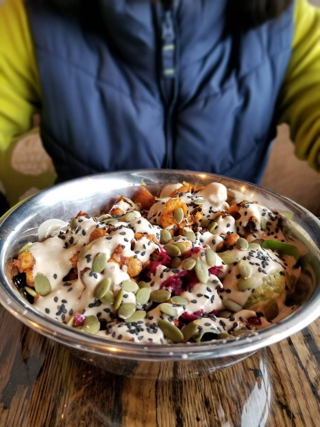 Urban Beets Cafe & Juicery | restaurant | 3077 N Mayfair Rd, Wauwatosa, WI 53222, USA | 4147637034 OR +1 414-763-7034