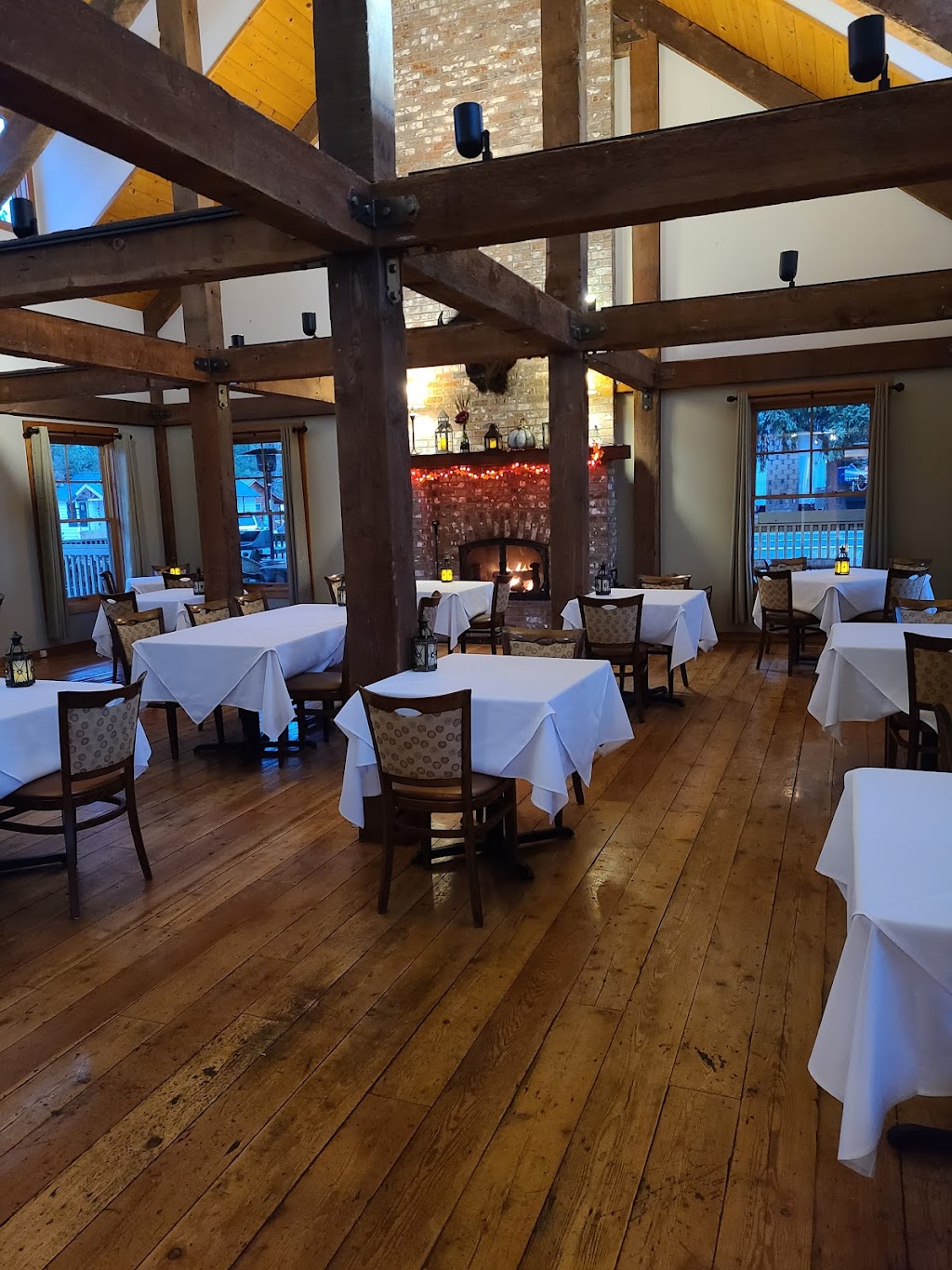 Chops Bistro | restaurant | 370 E Cascade Ave, Sisters, OR 97759, USA | 5415496015 OR +1 541-549-6015