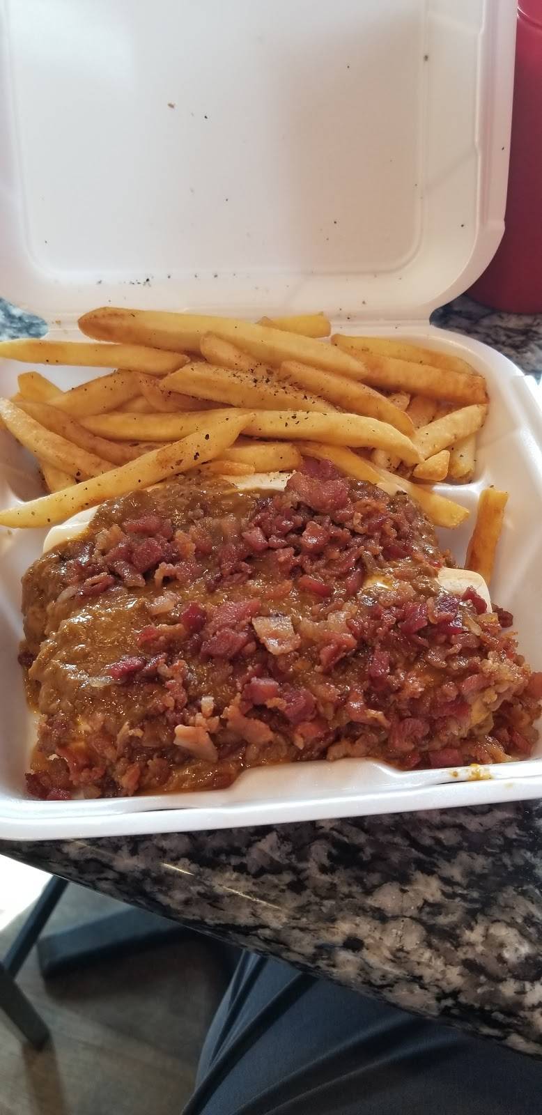 Chucks Coney Island | restaurant | 2932 E 10th St, Indianapolis, IN 46201, USA | 3174264945 OR +1 317-426-4945