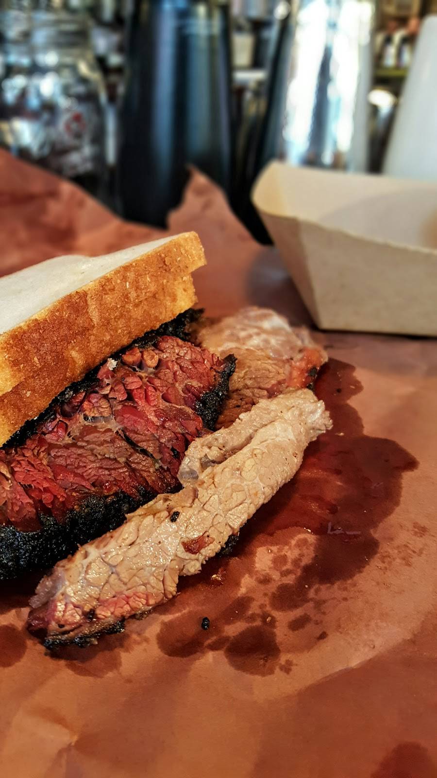 Hill Country Barbecue Market | restaurant | 410 7th St NW, Washington, DC 20004, USA | 2025562050 OR +1 202-556-2050