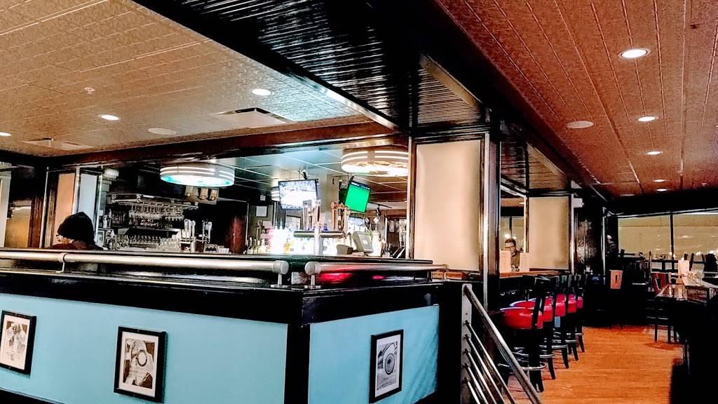 TGI Fridays | restaurant | 501 W Washington Street, Indianapolis, IN 46204, USA | 3176858443 OR +1 317-685-8443