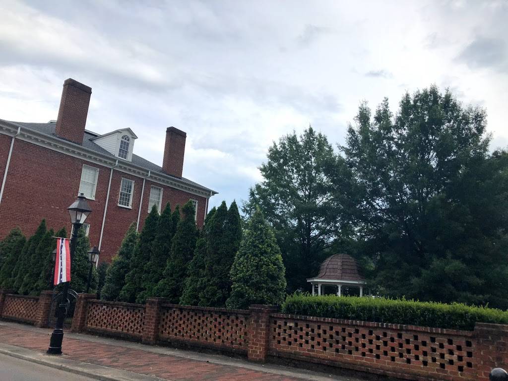 Hale Springs Inn | restaurant | 110 W Main St, Rogersville, TN 37857, USA | 4232725171 OR +1 423-272-5171