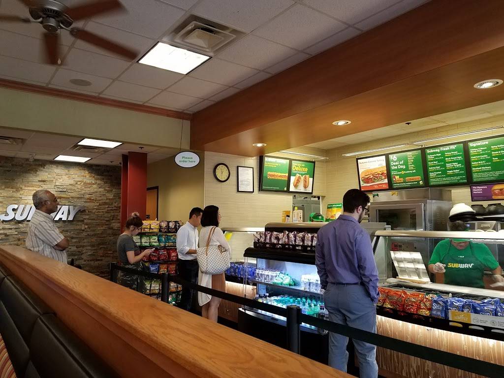 Subway Restaurants | restaurant | 240 E Houston St, San Antonio, TX 78205, USA | 2102242523 OR +1 210-224-2523