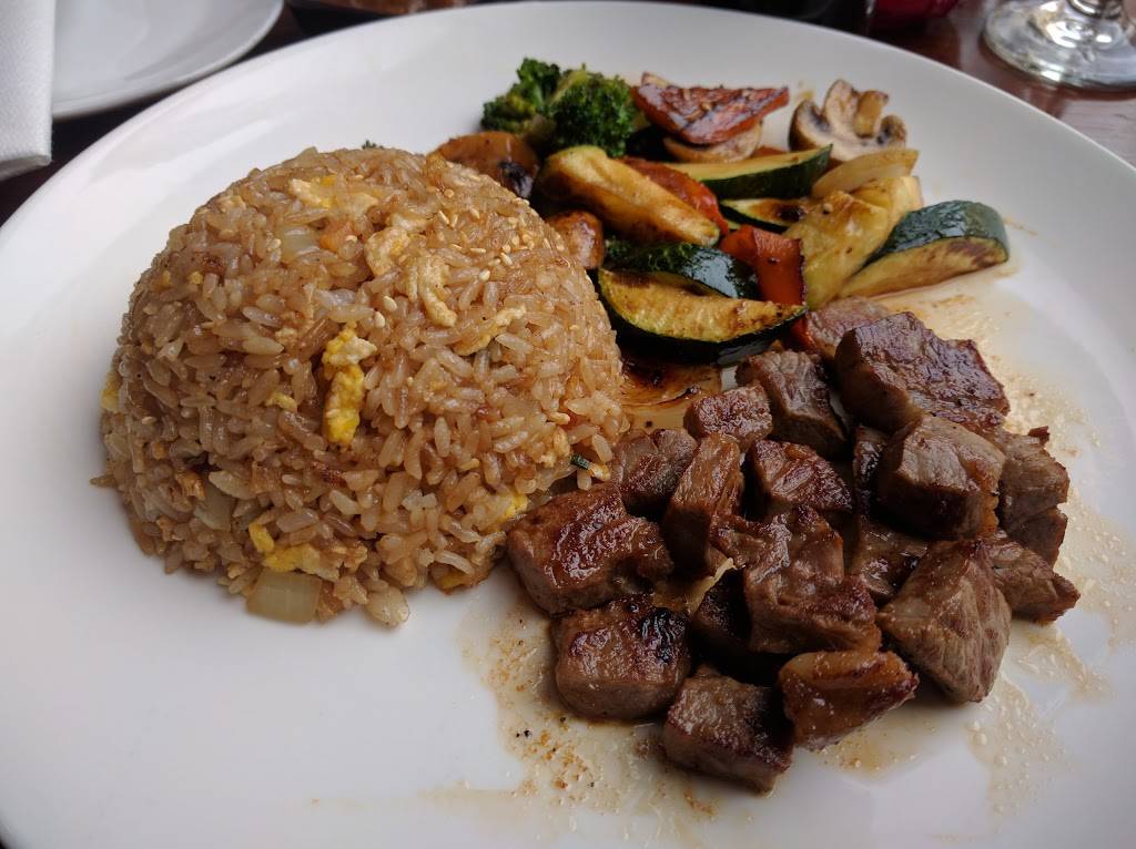 Sakura Teppanyaki & Sushi | restaurant | 730 W Diversey Pkwy, Chicago, IL 60614, USA | 7732482882 OR +1 773-248-2882