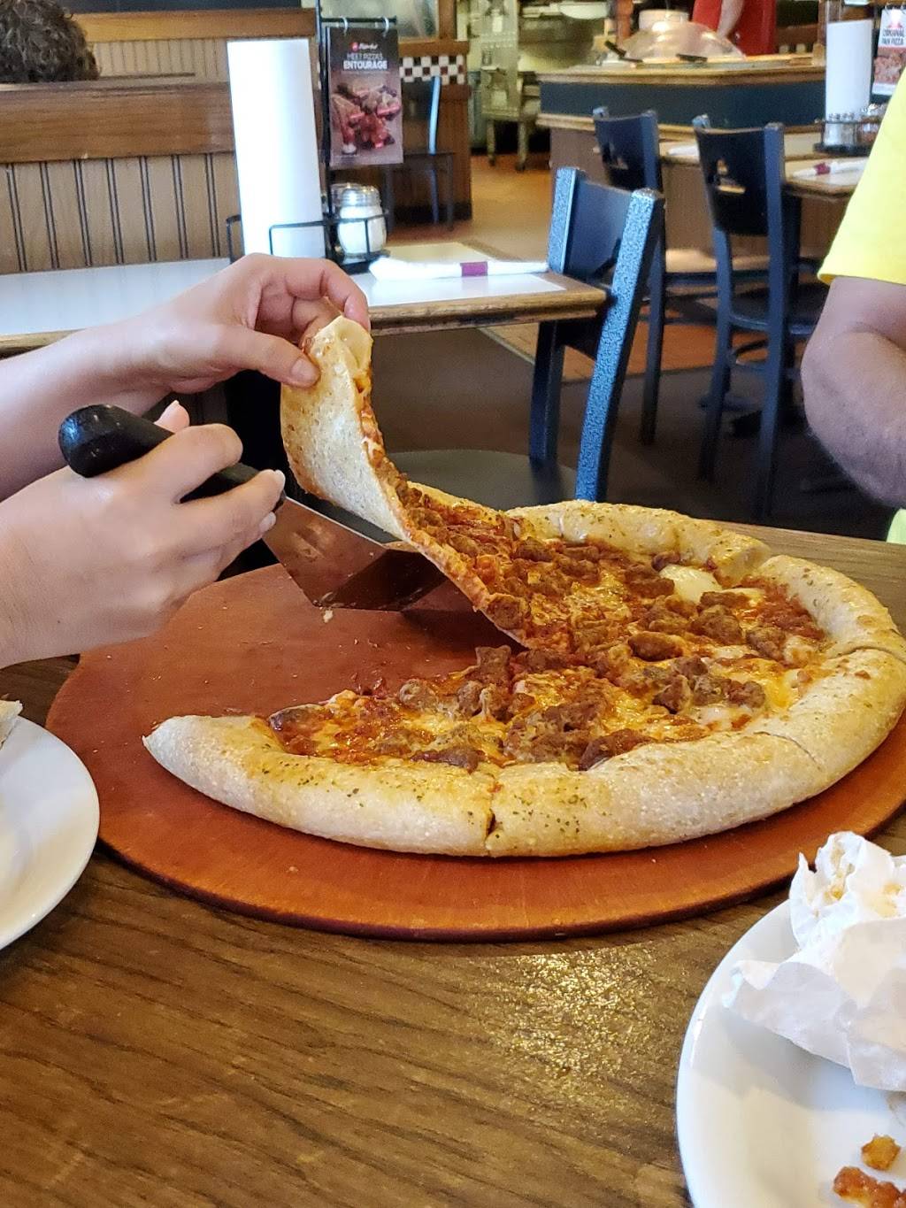 Pizza Hut | meal takeaway | 7721 Niagara Falls Blvd, Niagara Falls, NY 14304, USA | 7162834629 OR +1 716-283-4629